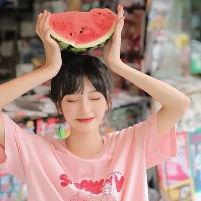 青春吃瓜少女