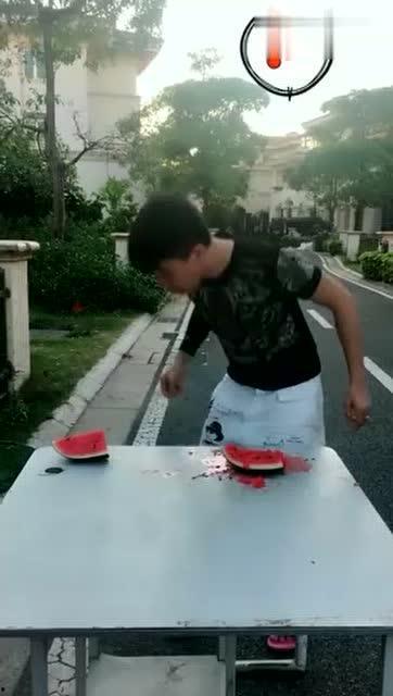 吃瓜打架搞笑段子