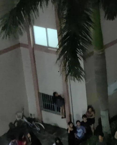 群众努力吃瓜视频,群众吃瓜视频展现欢乐时光