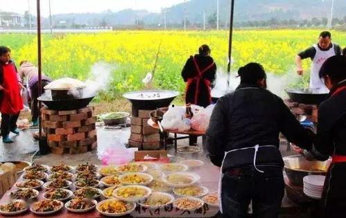 写在农村吃瓜的情景,农村吃瓜时光的悠闲画卷