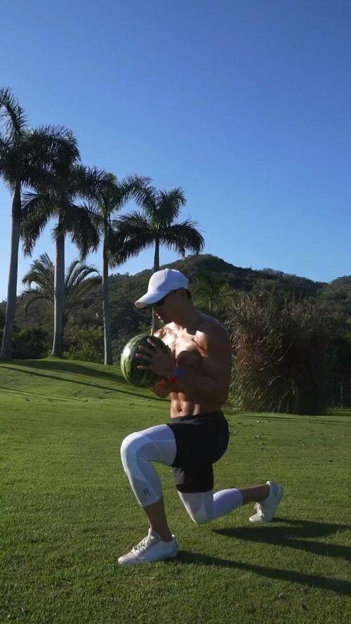 吃瓜练手臂,吃瓜也能练手臂？揭秘瓜果健身新潮流