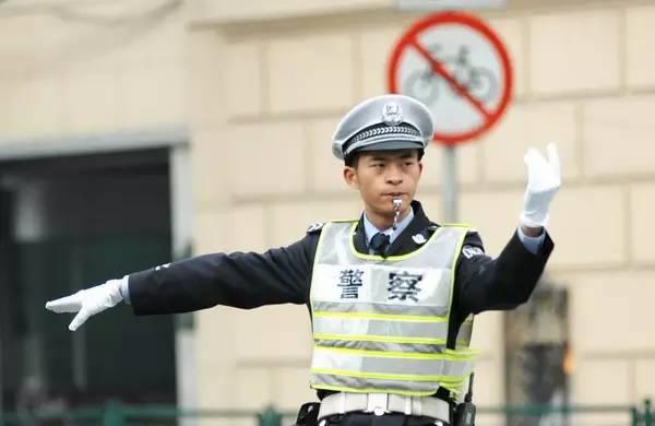 上海警察吃白瓜