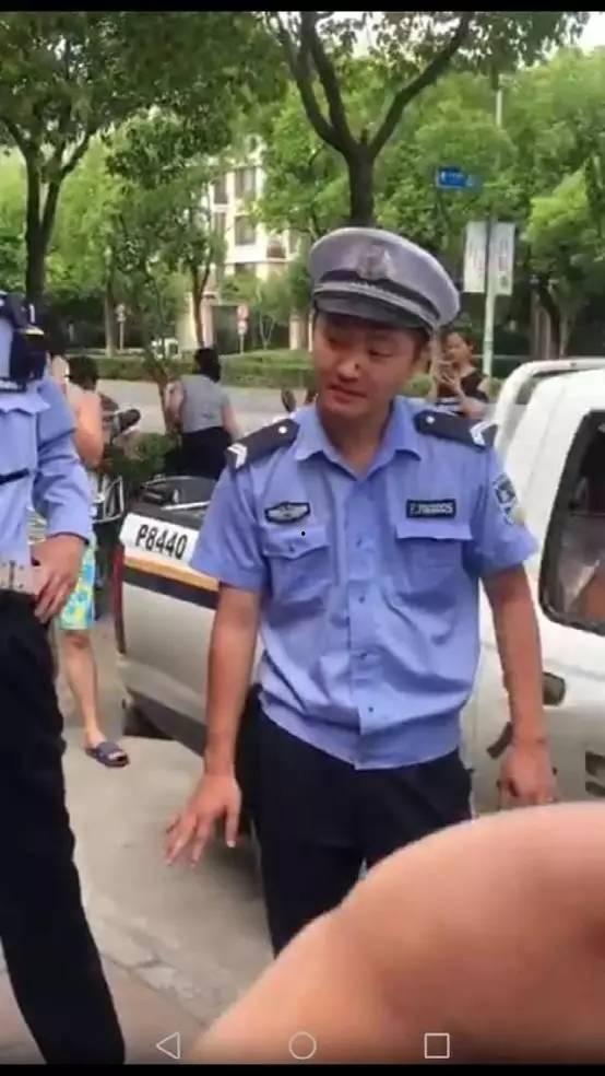 上海警察吃白瓜